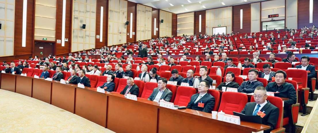 图片包含 室内, 人, 建筑, 播放器 AI 生成的内容可能不正确。