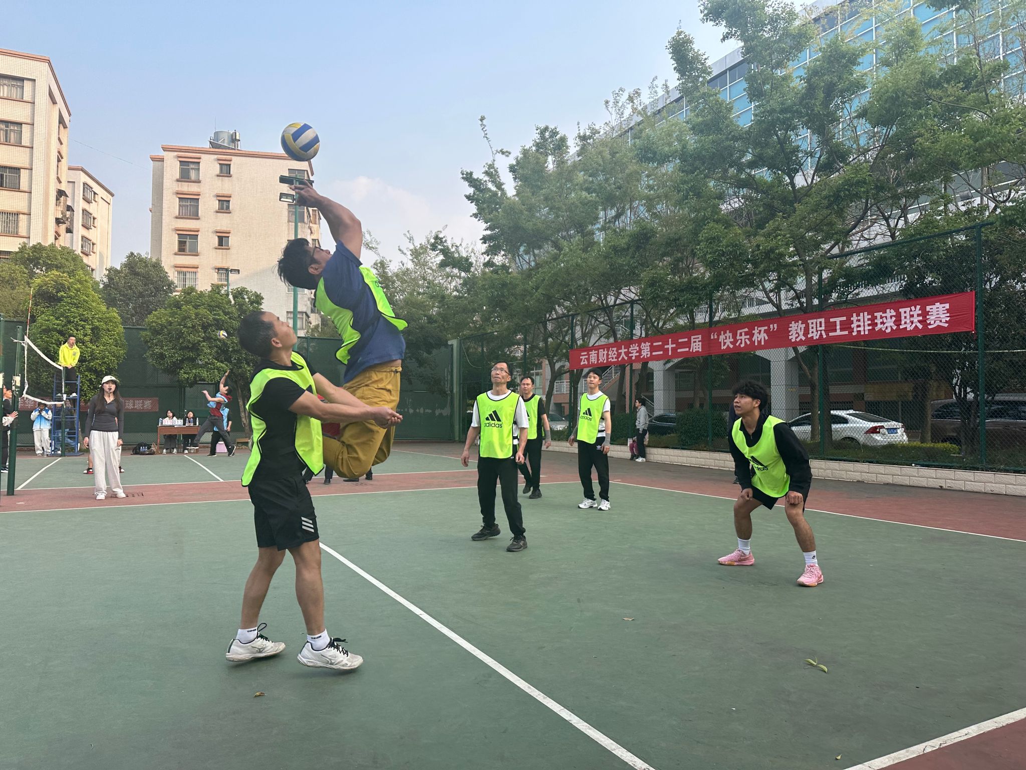 WilliamHill官方网站第二十二届“快乐杯”教职工排球联赛精彩组图